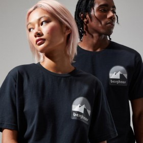  Camiseta unisex con estampado de anaglifos de montaña - Negra | Camisetas Berghaus